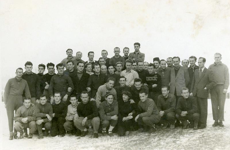 KKE 3462.jpg - Uczestnicy. Kursu trenerów lekkiejatletyki w Poznaniu, 1952 r.